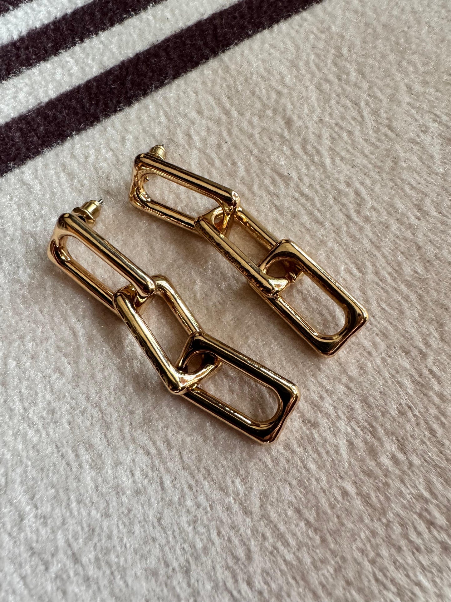 Gold Interlink Earrings Small
