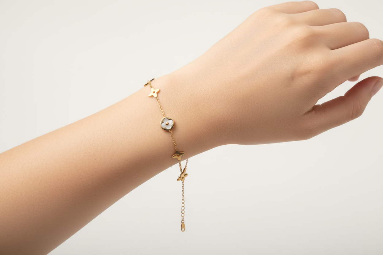 Erica Jewelry | Minimal Everyday Jewelry
Elegant, dainty and minimal bracelet perfect for everyday wear. Handcrafted gold and silver jewelry from Erica Jewelry India collection.