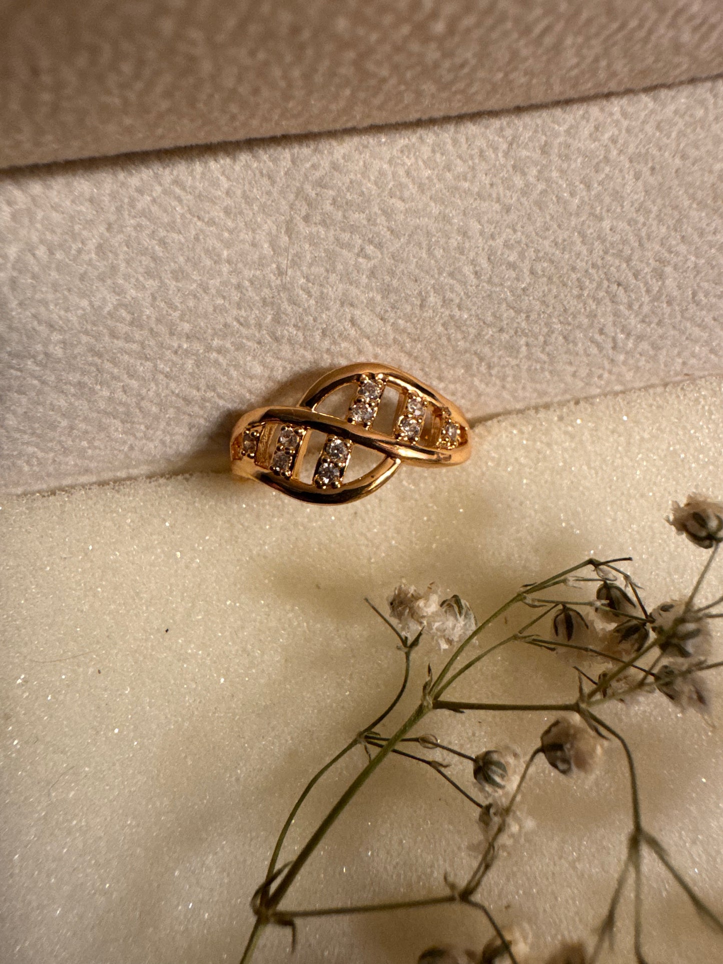 Discover minimal, everyday gold jewelry designed for modern women. Shop earrings, rings, and necklaces at Erica Jewelry.