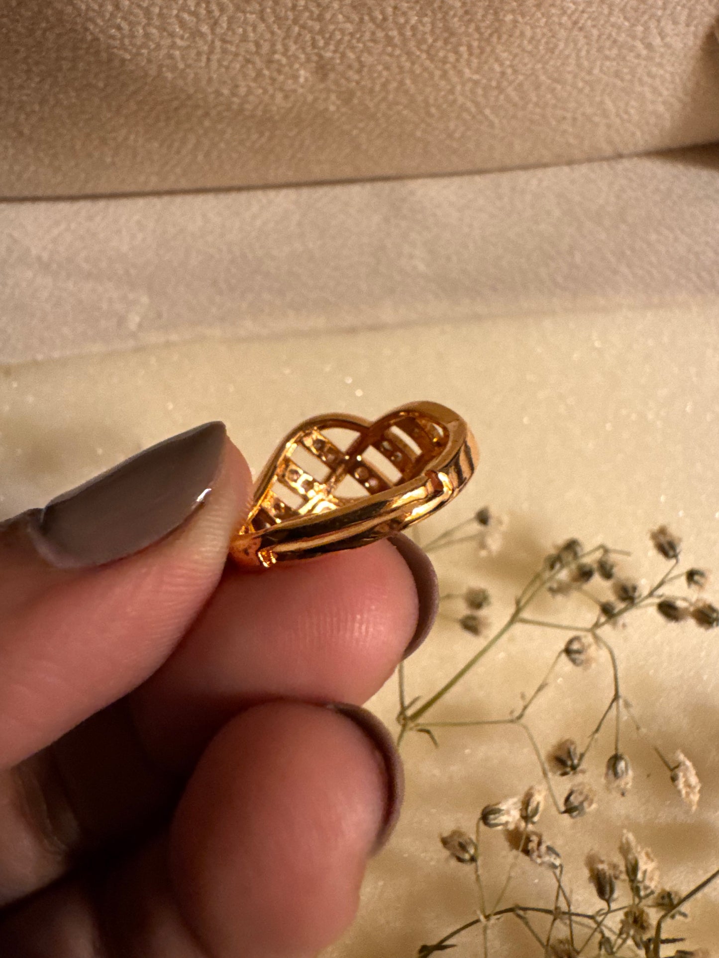 Discover minimal, everyday gold jewelry designed for modern women. Shop earrings, rings, and necklaces at Erica Jewelry.