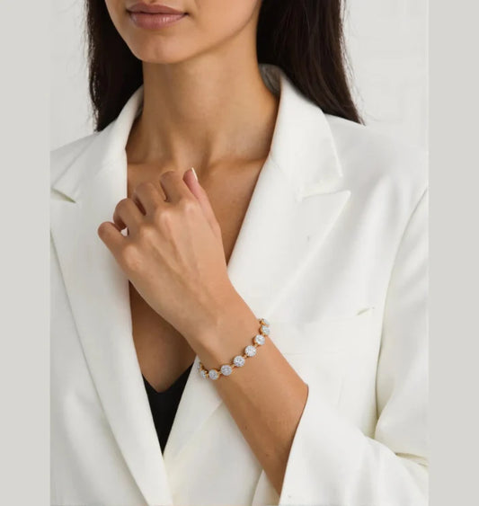 Vera Luxe CZ Bracelet
Erica Jewelry India Dainty Everyday Minimal Gold Silver Jewelry designed for the modern woman