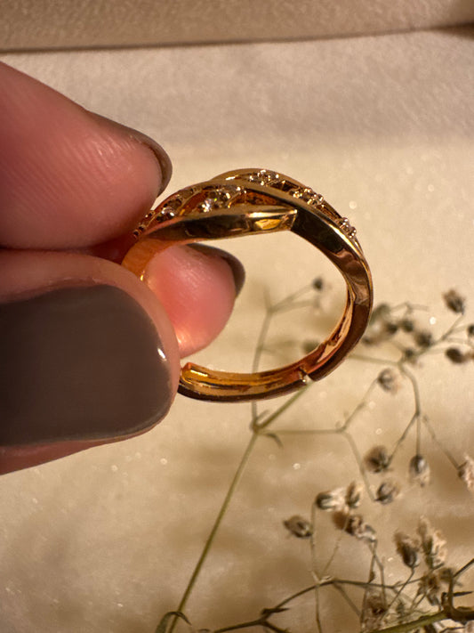 Discover minimal, everyday gold jewelry designed for modern women. Shop earrings, rings, and necklaces at Erica Jewelry.